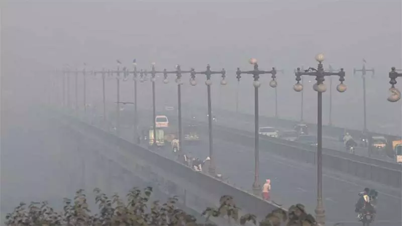 LHC Orders Punjab-Wide Crackdown on Smoke-Emitting Vehicles to Fight Smog