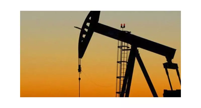 Oil Prices Drop 2% as US Pushes for Russia-Ukraine Peace Deal