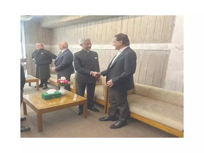 Dhaka Handshake: A Thaw in India-Pakistan Relations?