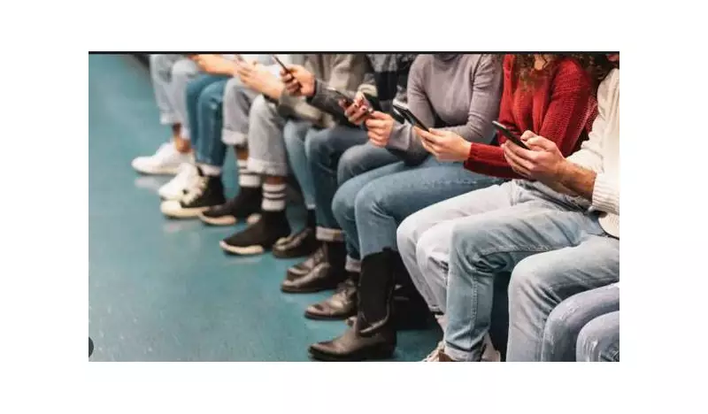 TikTok Bans Under-16s in Australia, Pakistan Watches