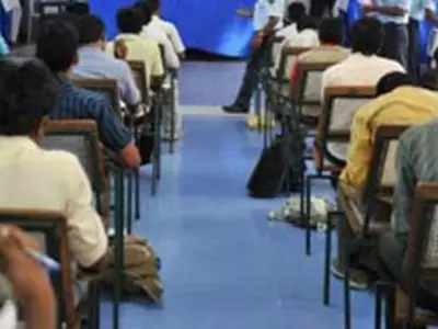 UK Universities Suspend Pakistani, Bangladeshi Admissions Over Visa Concerns