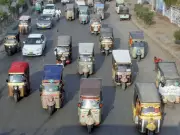Karachi Bans Qingqi Rickshaws on 26 Major Roads to Ease Traffic