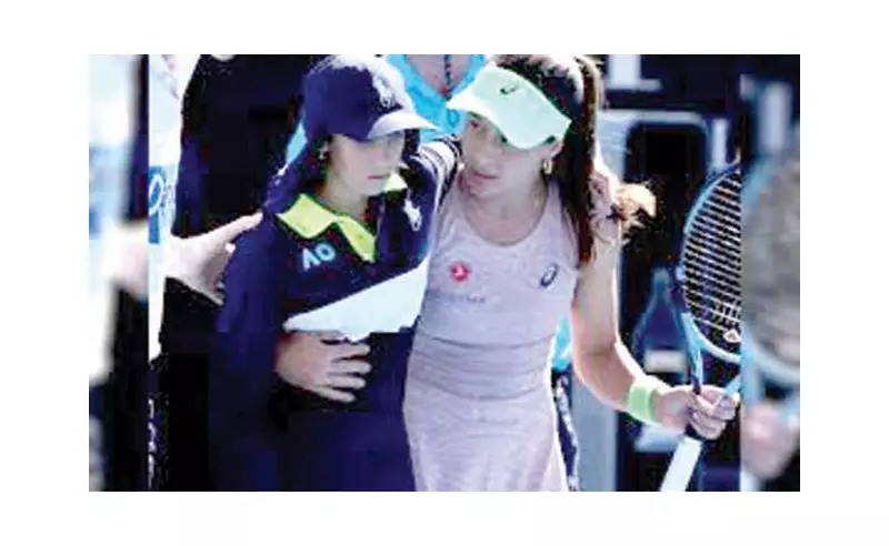 Ball Girl Collapses in 28C Heat, Players Rush to Help at Australian Open