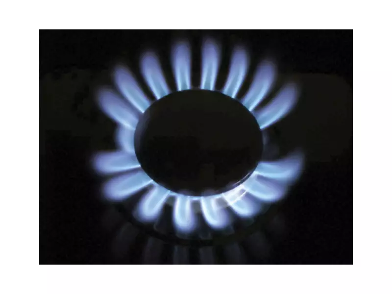 Karachi Faces Dual Crisis: Cold Snap and Gas Shortage Paralyze City