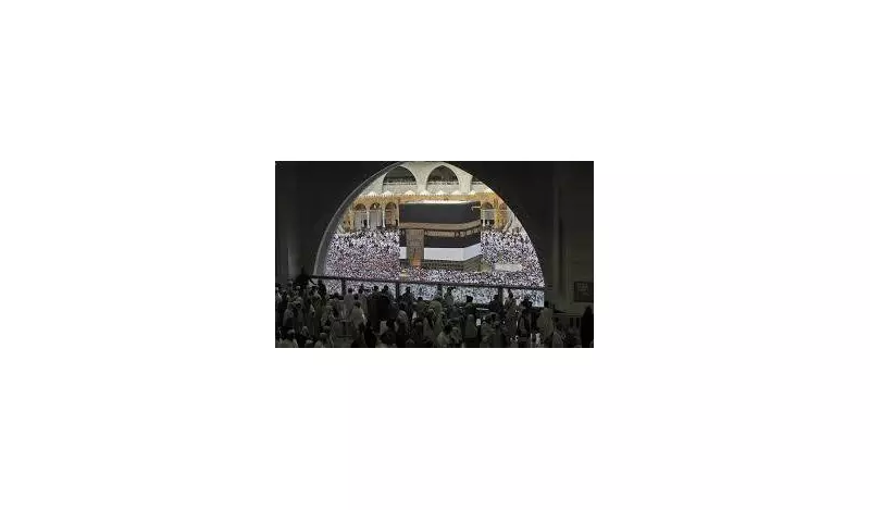 Pakistan Seeks Hajj Quota Hike to 230,000 for 2026, Citing Population