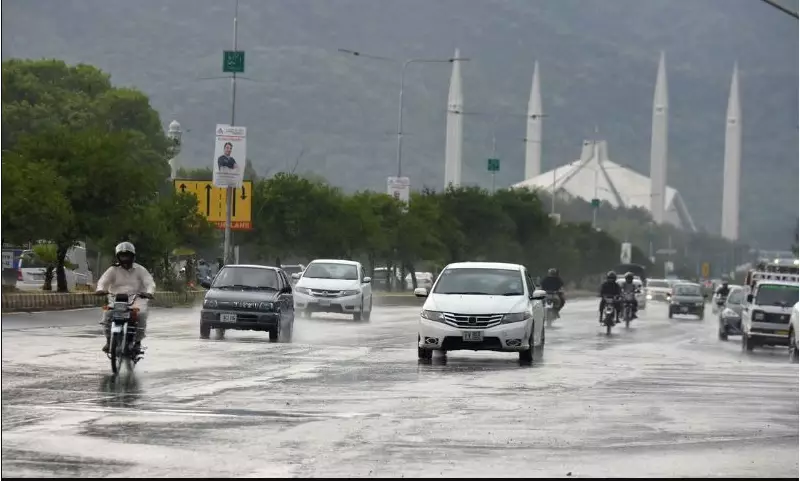 Rain and Snow Intensify Cold Wave Across Islamabad, Punjab, and Northern Areas