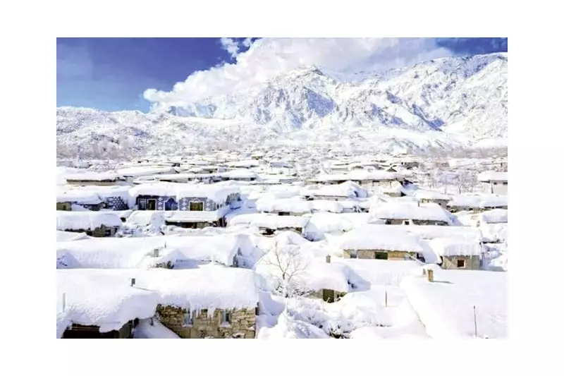 Severe Winter Storm Paralyzes Northern Pakistan, Avalanche Kills Nine in Chitral