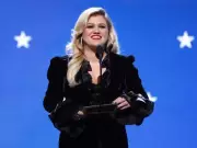 Kelly Clarkson Stuns Fans with K-Pop Cover of Demon Hunter's 'What It Sounds Like'