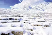 Severe Winter Storm Paralyzes Northern Pakistan, Avalanche Kills Nine in Chitral