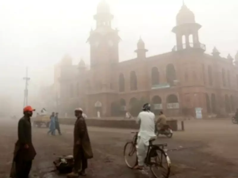 Lahore's Hazardous Pollution Contrasts with Mild Morning Weather Conditions