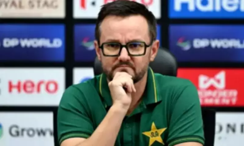 Pakistan Coach Hesson Explains Azam's Omission Due to Slow Scoring Rate