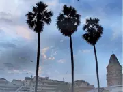 Strong Winds Sweep Karachi as Clear Weather Holds Across the City