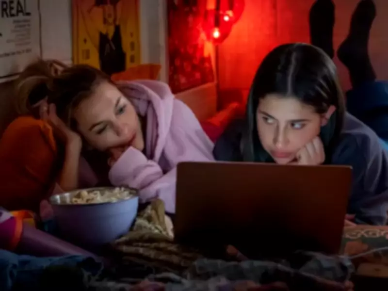 Netflix's 'Roommates' Trailer Reveals College Dorm Comedy Chaos