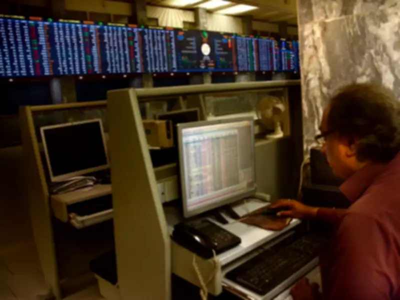 Pakistan Stock Exchange Ends Lackluster Session with KSE-100 Index Down 555 Points