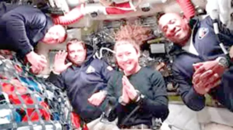 Artemis Moon Mission Crew Loses Contact with Earth for 40 Minutes