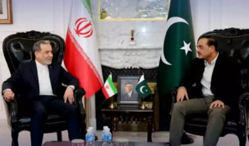 Iran FM Araqchi Meets Field Marshal to Discuss Regional Situation