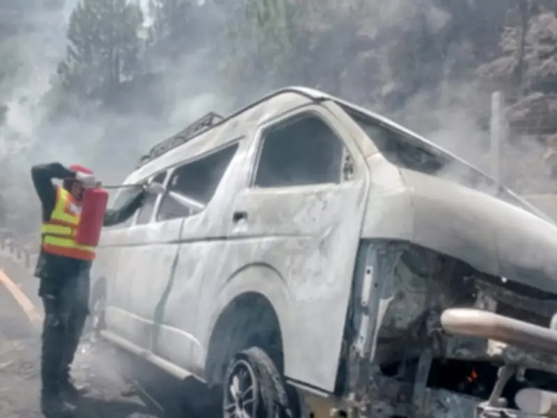 10 killed as van plunges into ravine, catches fire on Rawalpindi-Murree road
