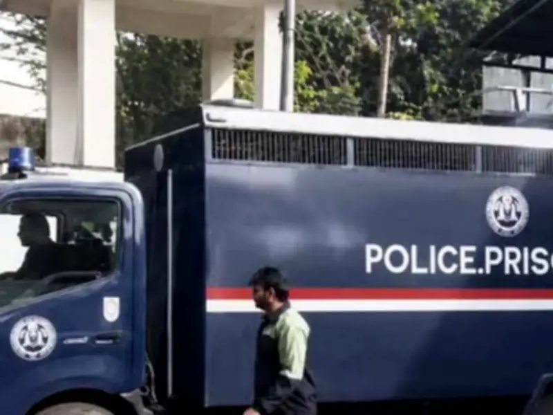 14 Prisoners Escape From Prison Van in Rawalpindi: 5 Cops Arrested