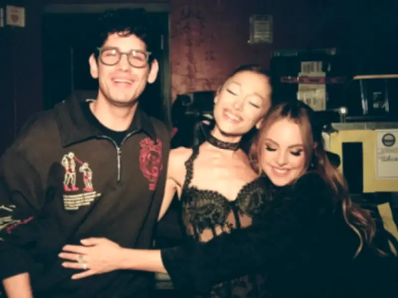 Ariana Grande Reunites with Victorious Co-Stars Gillies and Bennett