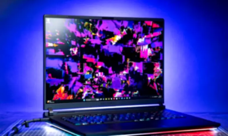 Asus ROG Strix Scar 18: Extravagant Gaming Laptop with Blur-Busting ELMB Display