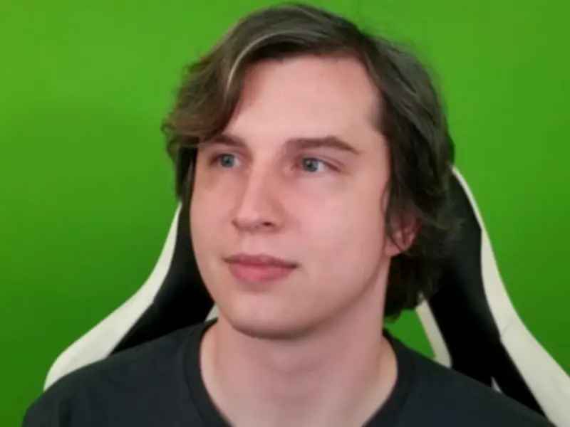 Call of Duty YouTuber Drift0r Faces Career Threat Due to Severe Joint Condition