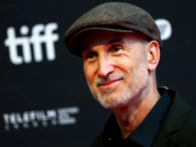 Craig Gillespie in Talks to Direct Glen Powell Sci-Fi Thriller Homewreckers