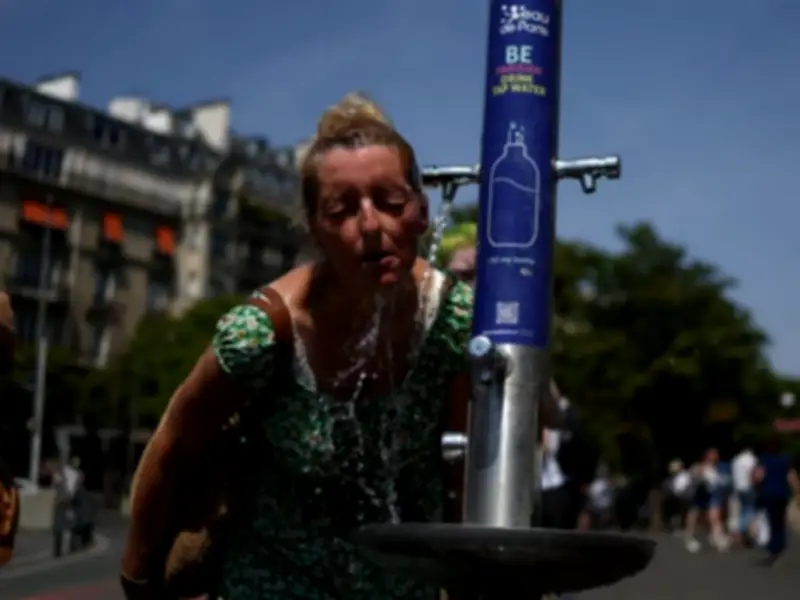 France records 1,000 excess deaths in heatwave, warns of higher toll