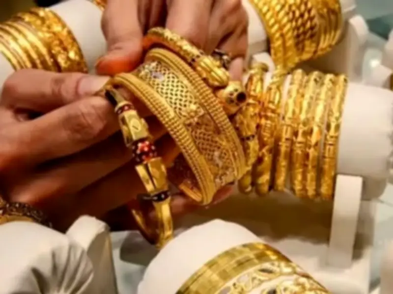 Gold and Silver Prices in Pakistan Decline Following Global Drop