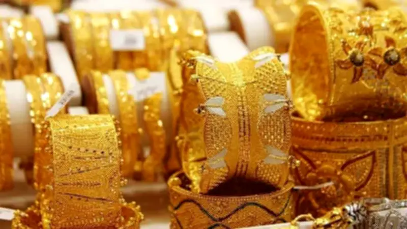 Gold Prices in Pakistan Drop by Rs 10,400 per Tola on Tuesday