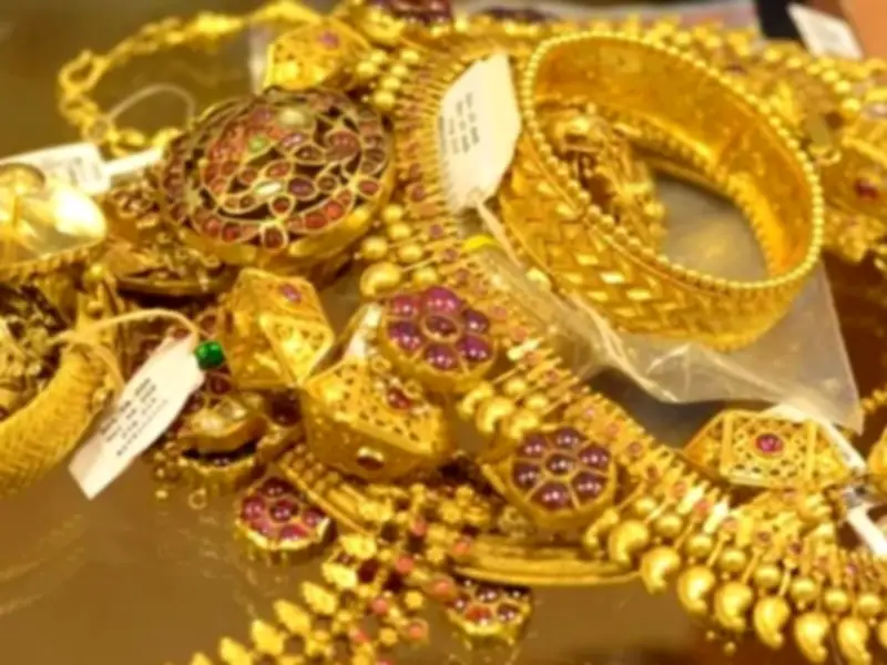 Gold Prices in Pakistan Drop Rs10,400 per Tola on Tuesday