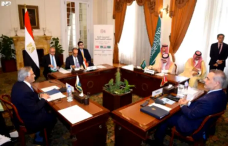 Ishaq Dar Attends R4 Ministerial Meeting in Cairo, Meets Egyptian Leaders