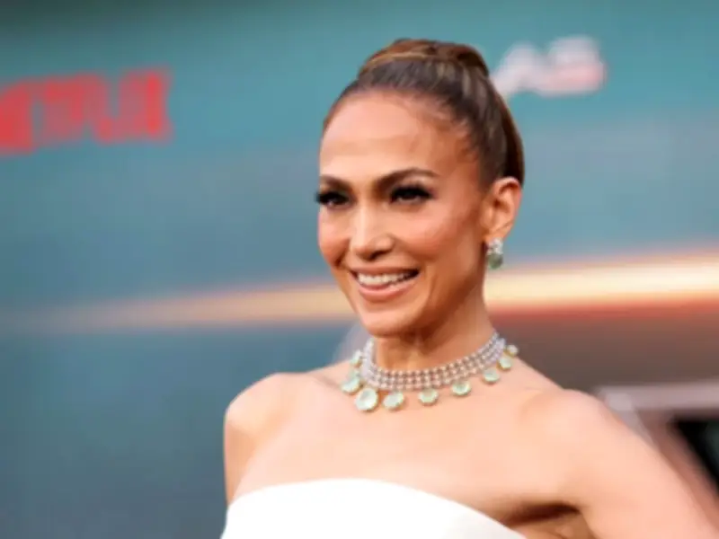 Jennifer Lopez Denies Dating Rumors with Brett Goldstein on Today Show