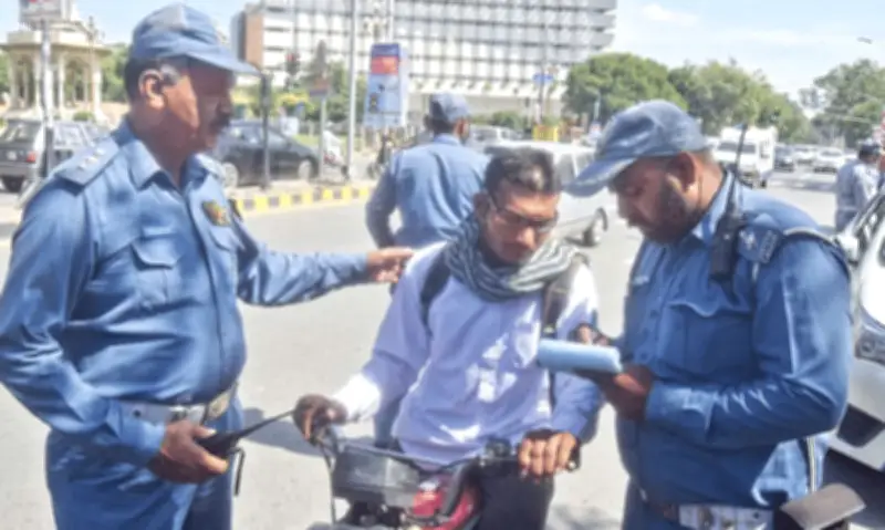 Lahore Bans Heavy Motorcycles on CBD Boulevard, Cracks Down on Reckless Riding