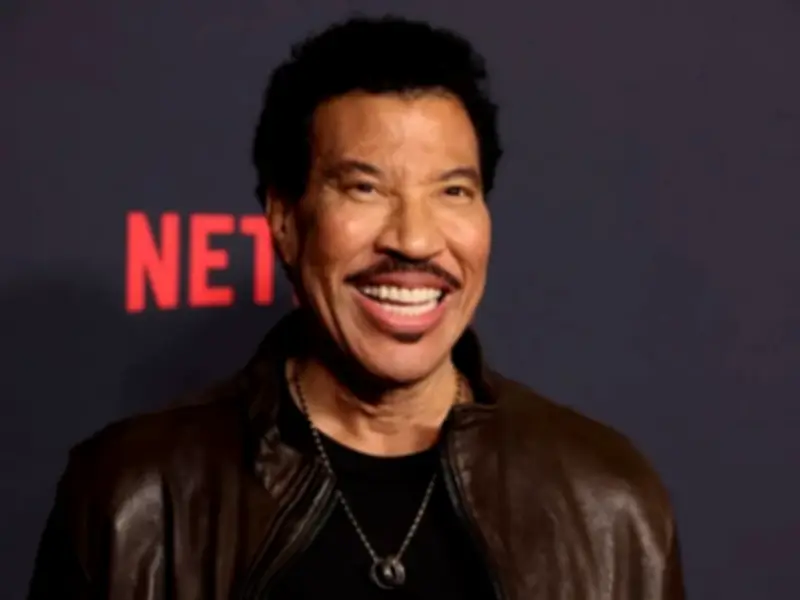Lionel Richie Ends Tour Opener Early After Dizziness on Stage in Minnesota