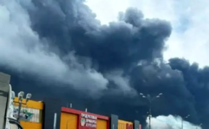 Moscow Oil Refinery Hit in Major Ukrainian Drone Attack; Life Goes On