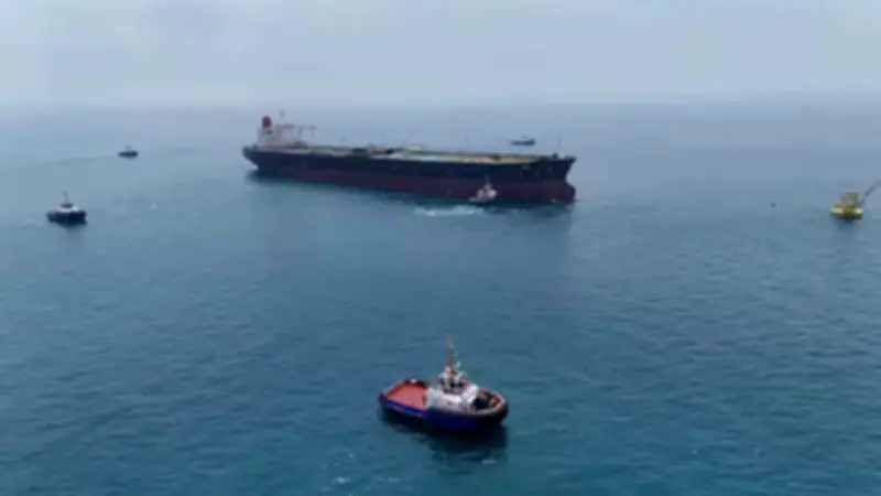 Oil Prices Drop on Easing Iran Tensions, Hormuz Strait Shipments