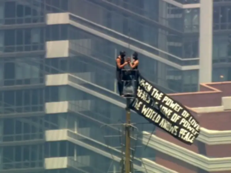 Peace Banner Unfurled at Empire State Building in Apparent Proposal Stunt