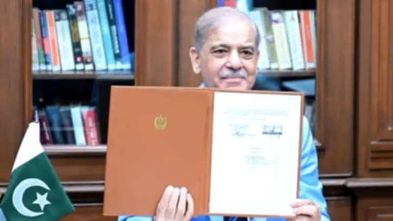 PM Shehbaz Signs US-Iran MoU as Mediator, Diplomatic Breakthrough Achieved