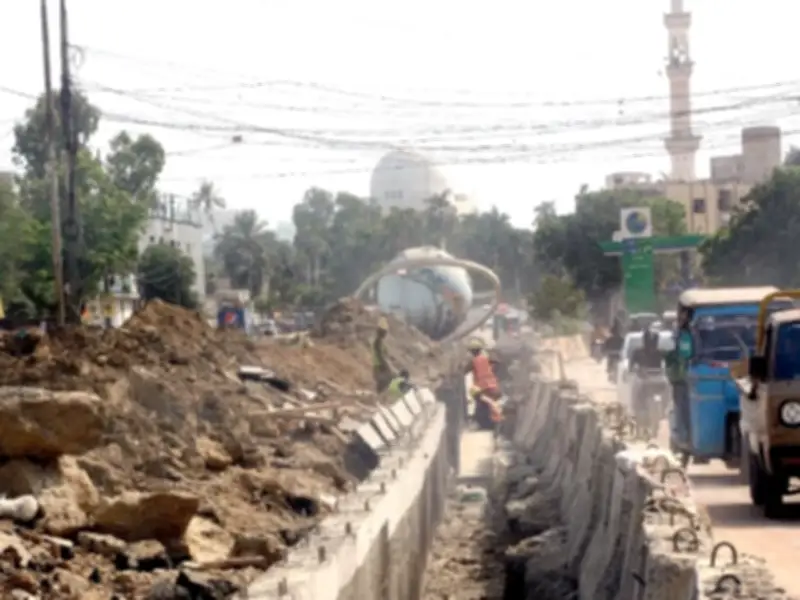Red Line project damages Karachi water main, leaving areas dry