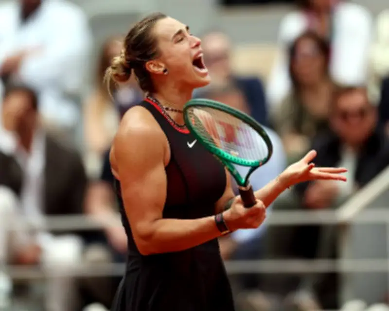 Sabalenka Crashes Out of French Open After Stunning Collapse Against Shnaider