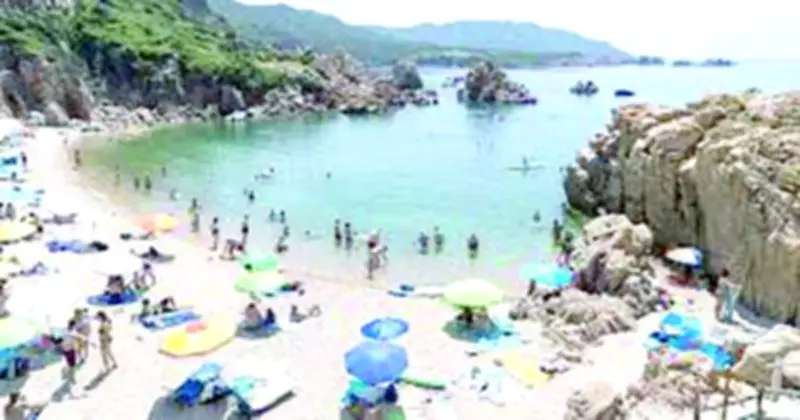 Sardinia Beach Bans Umbrellas for Ages 10-65 Over Safety Fears