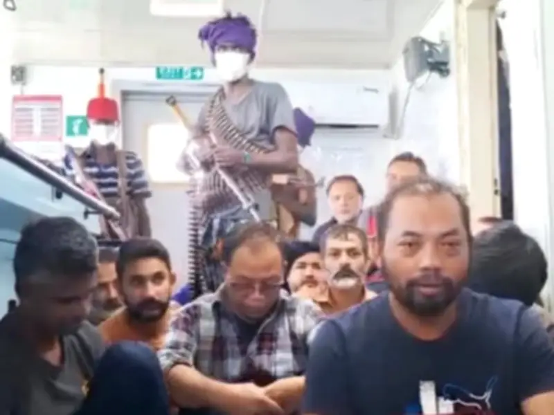 Somali Pirates Contact Families of 10 Pakistani Hostages on WhatsApp