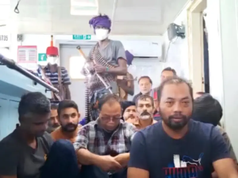 Somali Pirates Contact Families of Kidnapped Pakistani Crew via WhatsApp