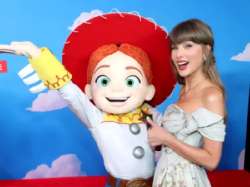 Taylor Swift Makes Radio Songs History with Two Top 10 Debuts