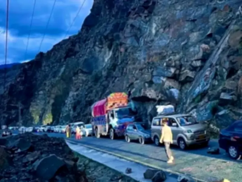 Tourists Confused by Viral G-B Flood Videos: Reality Check Inside