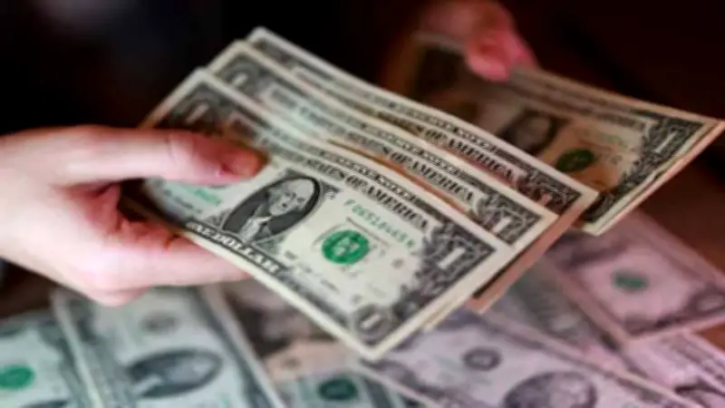 US Dollar Holds Firm on Hawkish Fed Bets, Yen Near 40-Year Low