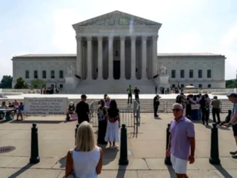 US Supreme Court Expands Presidential Power, Backs Trump Firing of FTC Commissioner