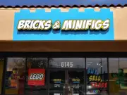 Bricks & Minifigs Denies Seizing GoFundMe Over Lego Dispute