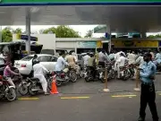 Petroleum Minister Defends Unchanged Fuel Prices Amid Global Oil Drop