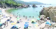 Sardinia Beach Bans Umbrellas for Ages 10-65 Over Safety Fears